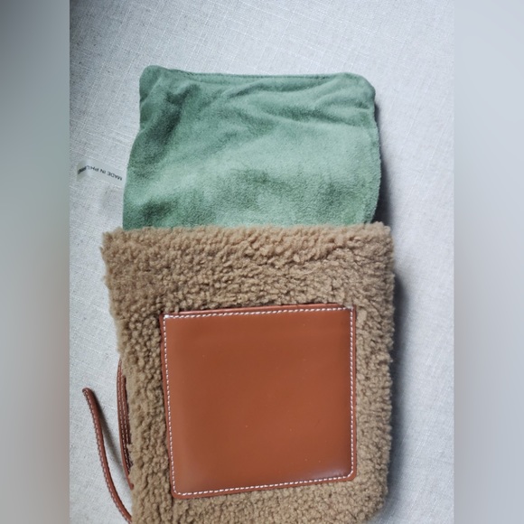 Brand New STAUD Shearling Eve Phone Crossbody Bag - Picture 12 of 16